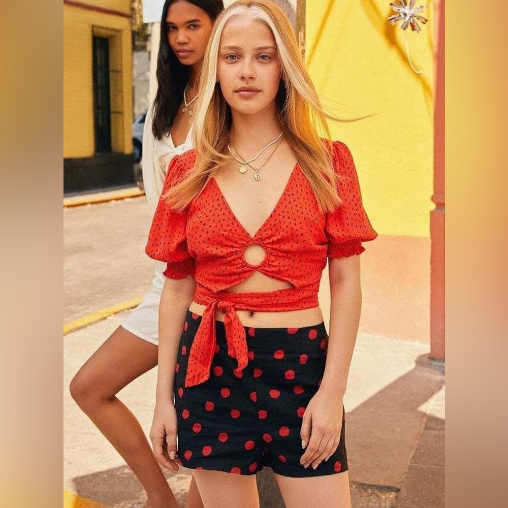 Urban Outfitters Red-Orange “Maisy” Cutout Tie-Back Crop Top Size Small